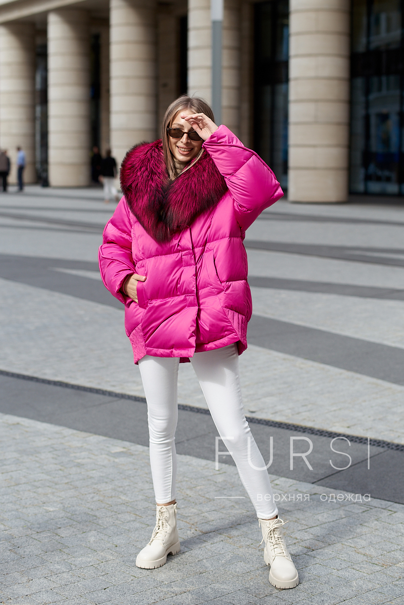 Яркий пуховик бомбер розовый фуксия с чернобуркой купить в СПб | FURSI.ru