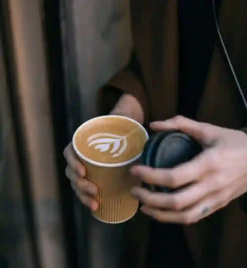ароматный кофе на вынос в Паблик кафе.