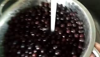 Приготовление варенья из черноплодной рябины с яблоками на зиму: шаг 3