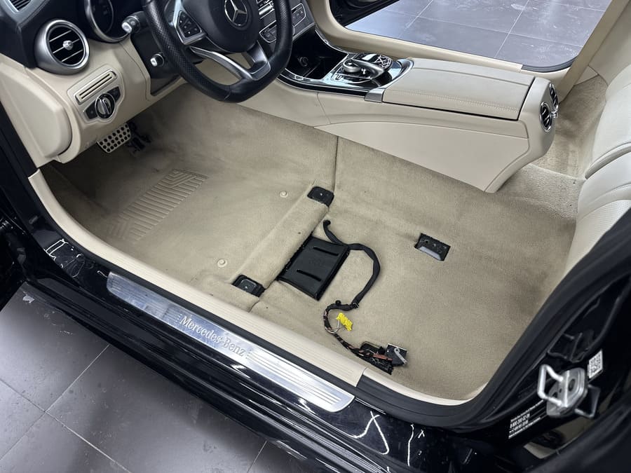 Ковролин и сиденье Mercedes W205 после химчистки