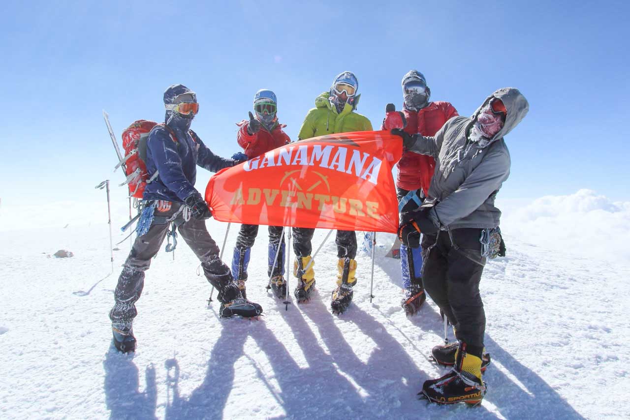 Команда GanaMana Adventure на вершине