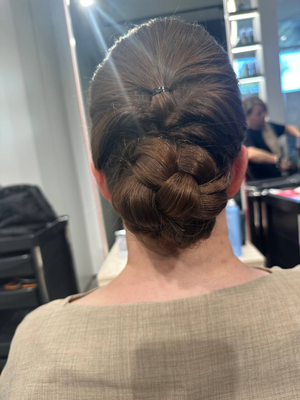Собраная вечерняя прическа с плетением — LUMOSK ESTETICS