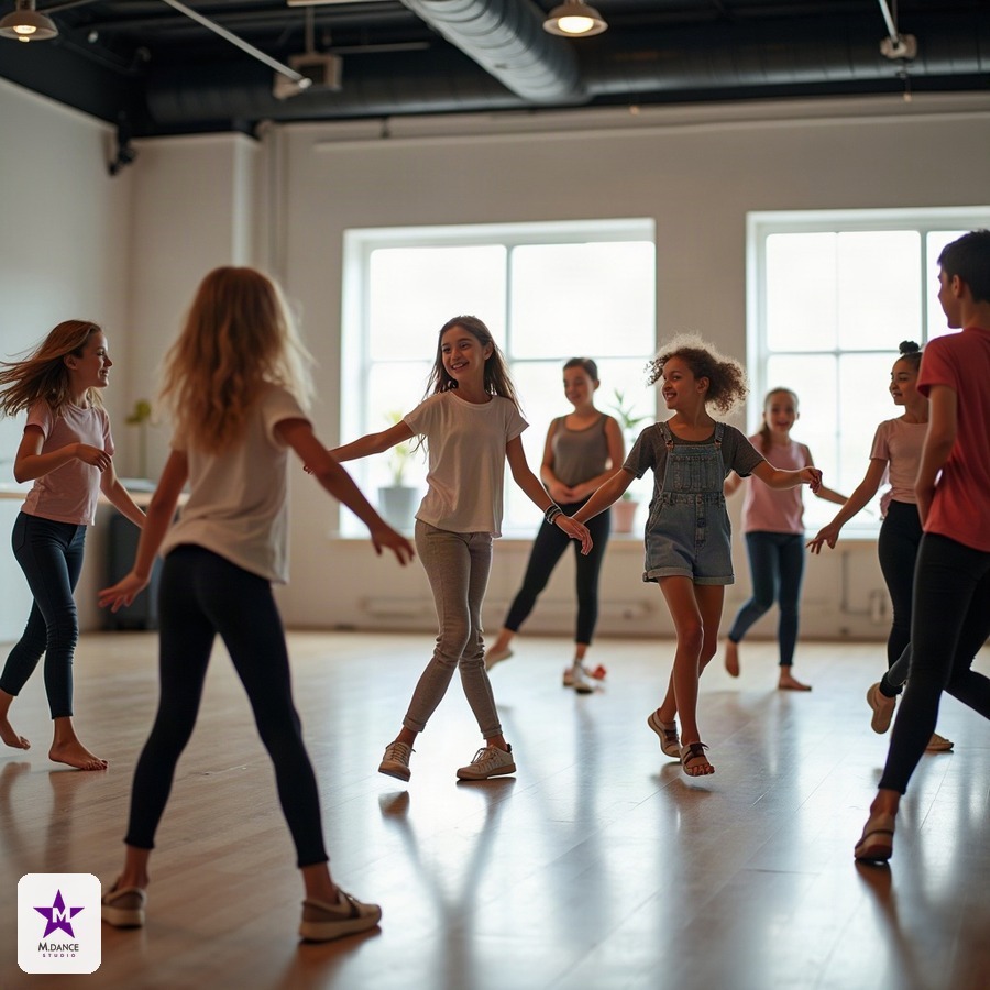 Занятие по денс-миксу у детей в школе танцев M.Dance в Одинцово