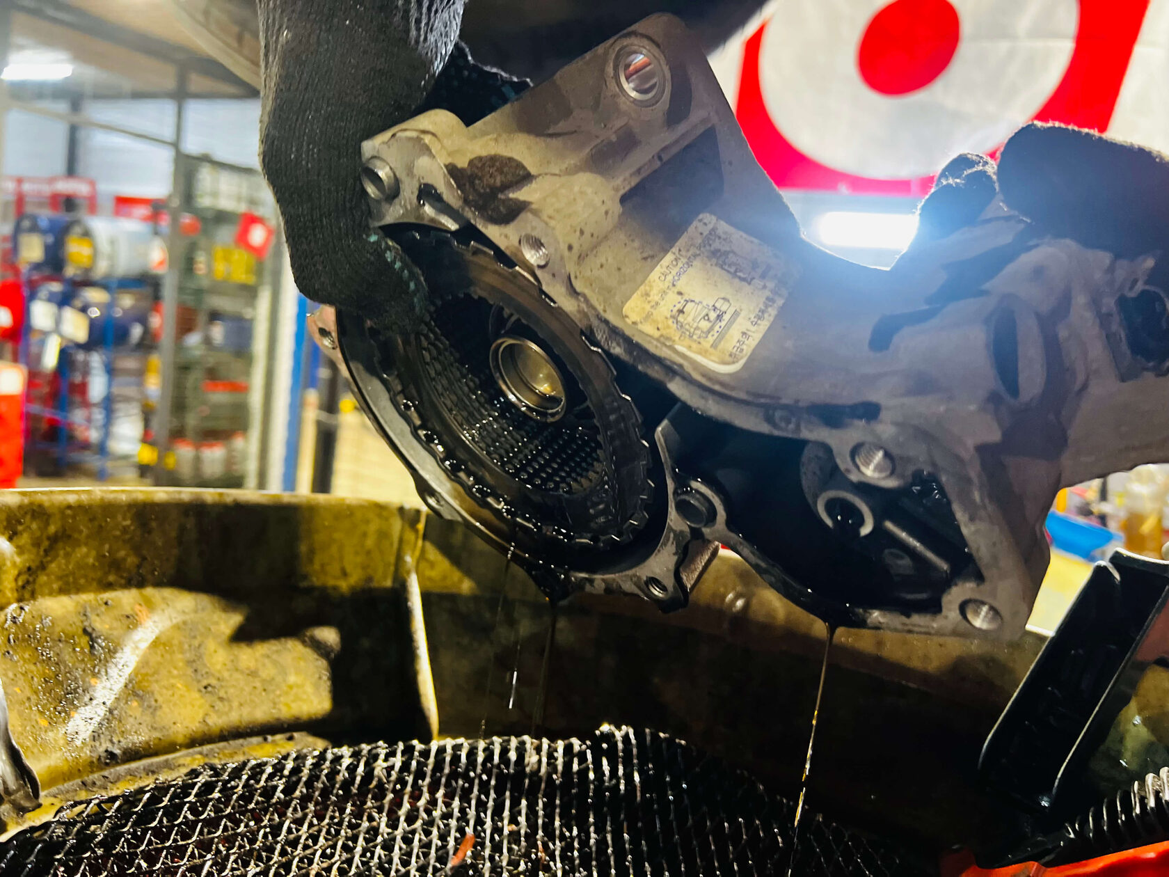 Слив старого масла из муфты