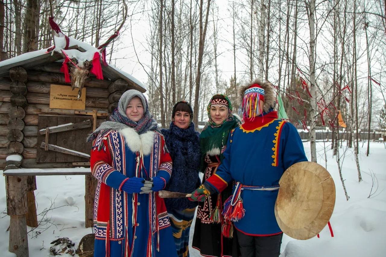 Гостепр имный. Тюмень этностойбище «увас мир хот» (дом северных людей). Этнографический центр народов севера Тюменской. Этностойбище увас мир хот дом северных людей. Коренные народы Тюменской области.