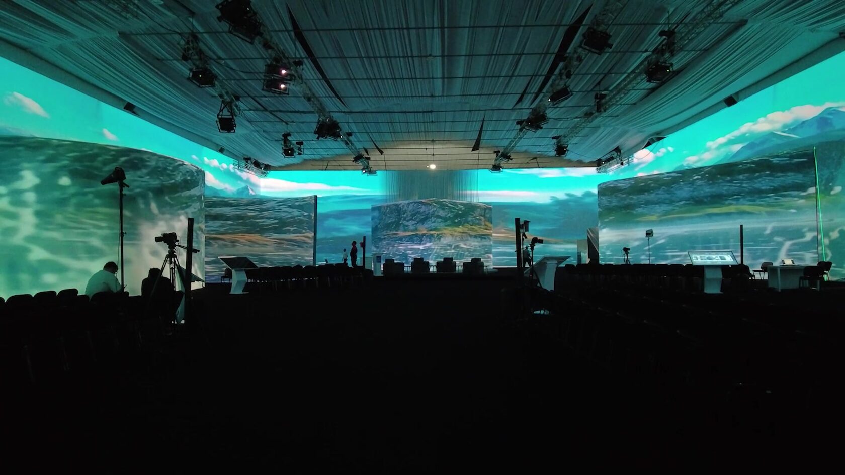 3D-мэппинг на стены конгресс-центра в Каракасе на бизнес-форуме Россия и Венесуэла