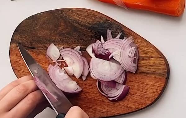 Приготовление лапши удон с индейкой и овощами под соусом терияки: шаг 3