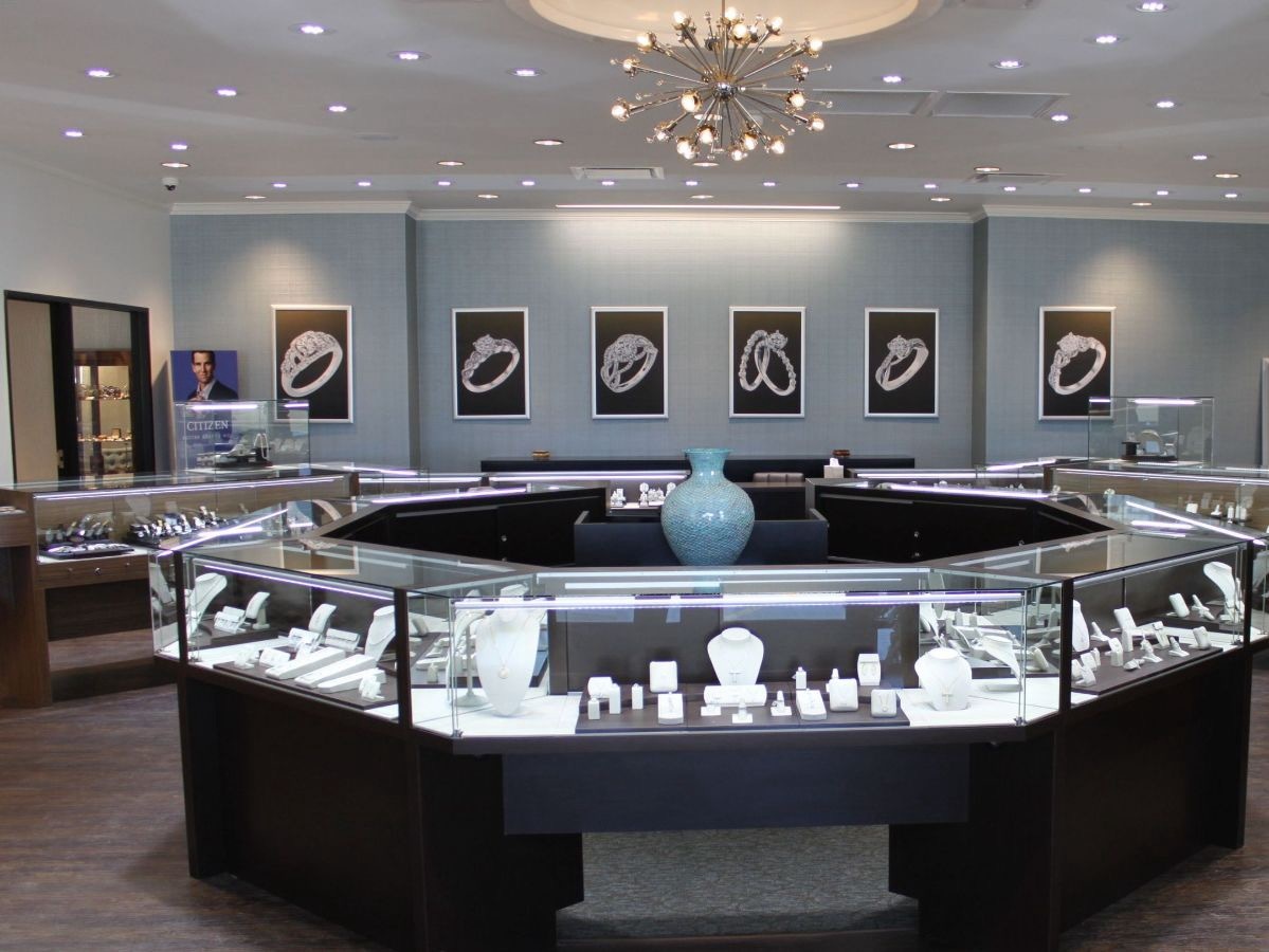 Витрины с подсветкой в Калининграде