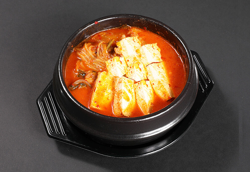 Тиге отзывы. Корейский суп кимчи тиге. Кимчи чиге корейское. Кимчи Сякэ. Острый суп кимчи.