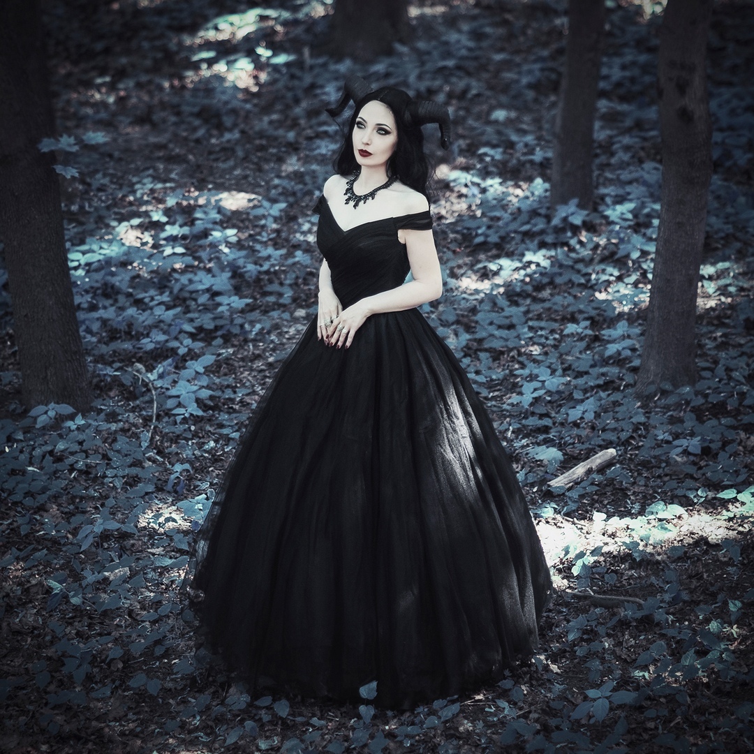 Исторические костюмы и платья напрокат в Москве