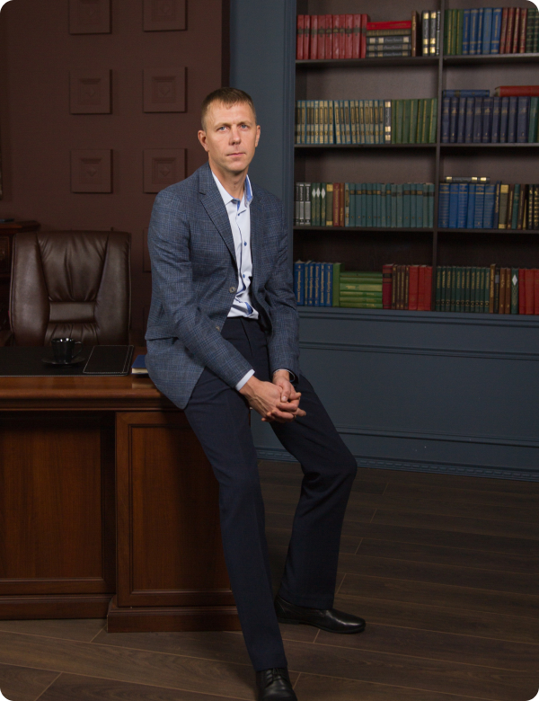 Устинов Иван Викторович - адвокат с опытом работы более 20-лет. Помогает в таких делах, как: правовые консультации офлайн и онлайн, представительство интересов в правоохранительных органах, судах, банках, налоговых органах