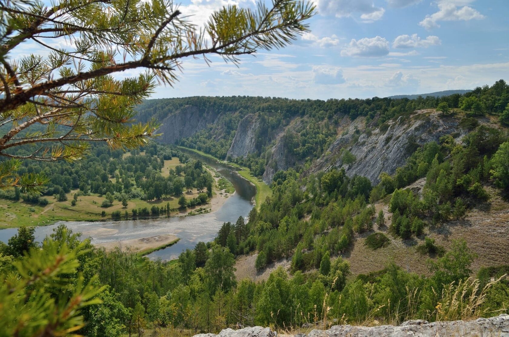 Сплав по реке белой Башкирия Бурзянский. Сплав по реке белая Арский камень. Сплав по реке Агидель. Река Агидель осенью.