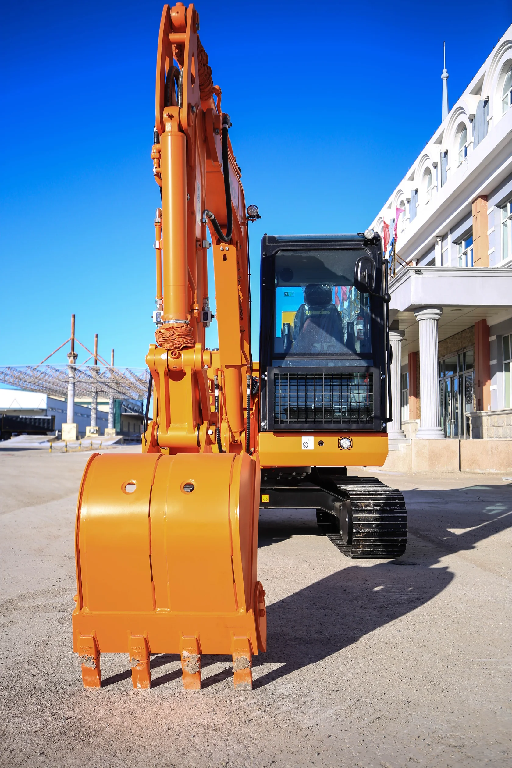 Гусеничный экскаватор LONKING CDM 6060