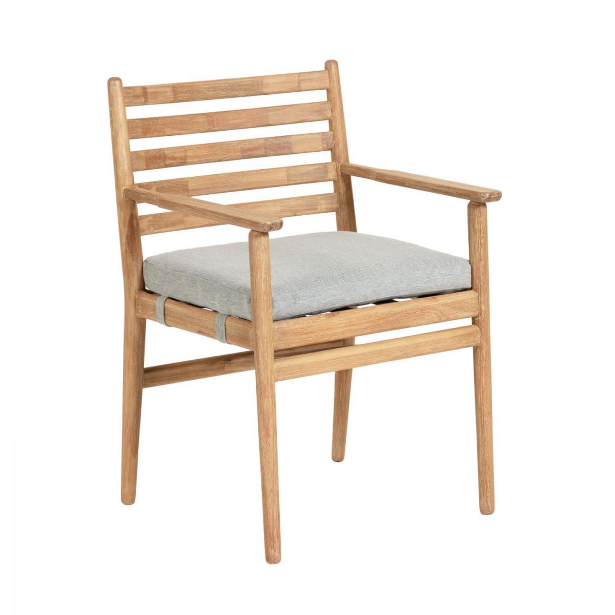 деревянное кресло с мягким сиденьем