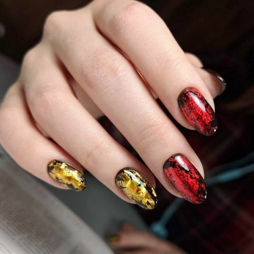 Дизайн ногтей красный с золотом (59 фото)