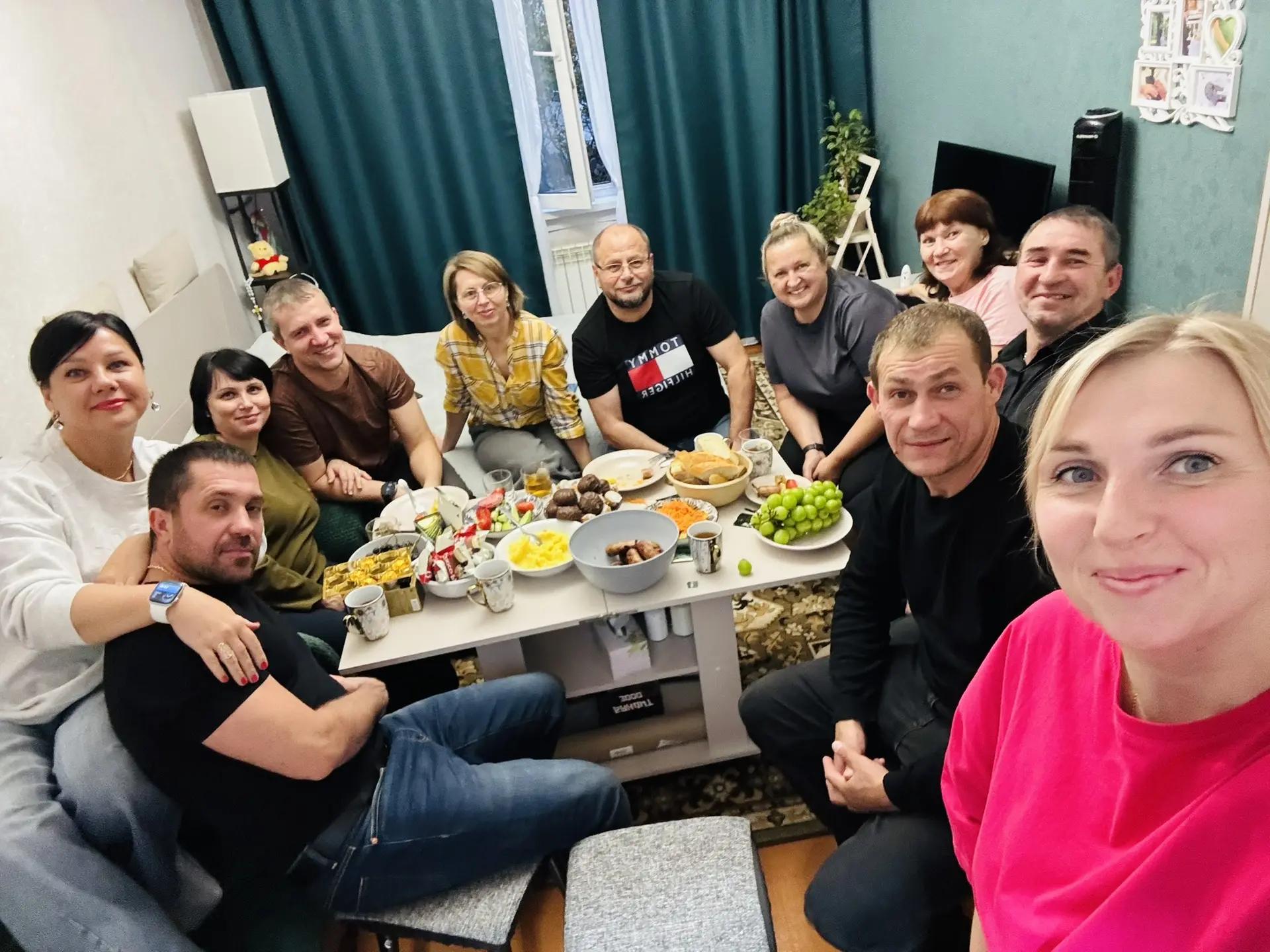 Домашняя группа: встреча за чтением Библии