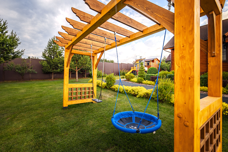 строительство детской площадки