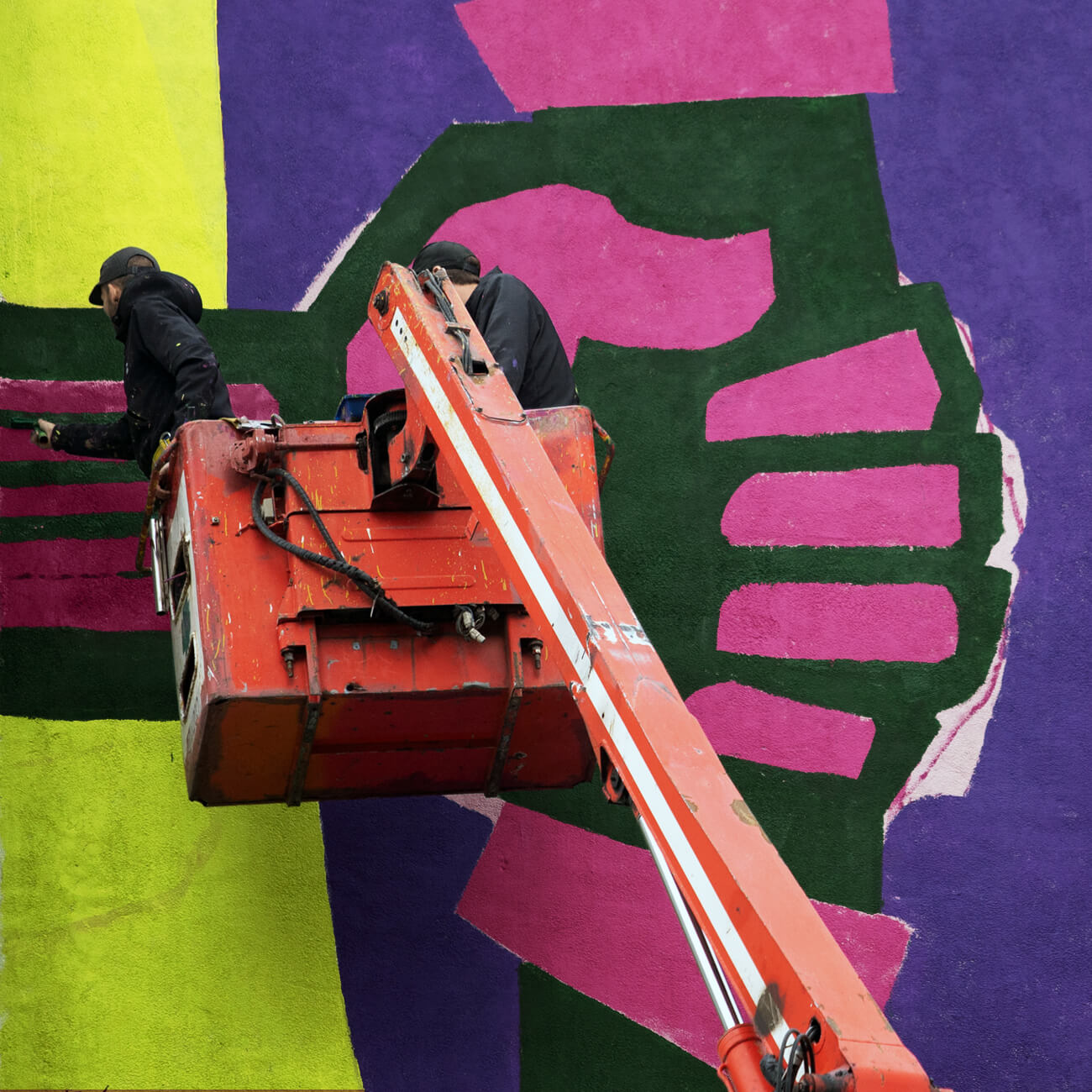 Роспись площадью 174 м² в Тюмени на фестивале «Морфология улиц». Мурал авторства Алексея Бархана.