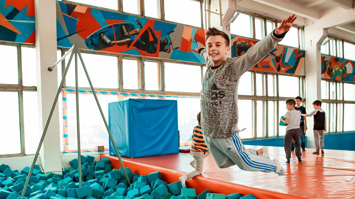 фото нанесения макияжа на лицо девушки 