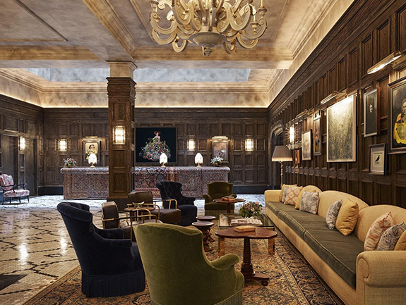 Лобби-бар в центральном холле отеля Thompson