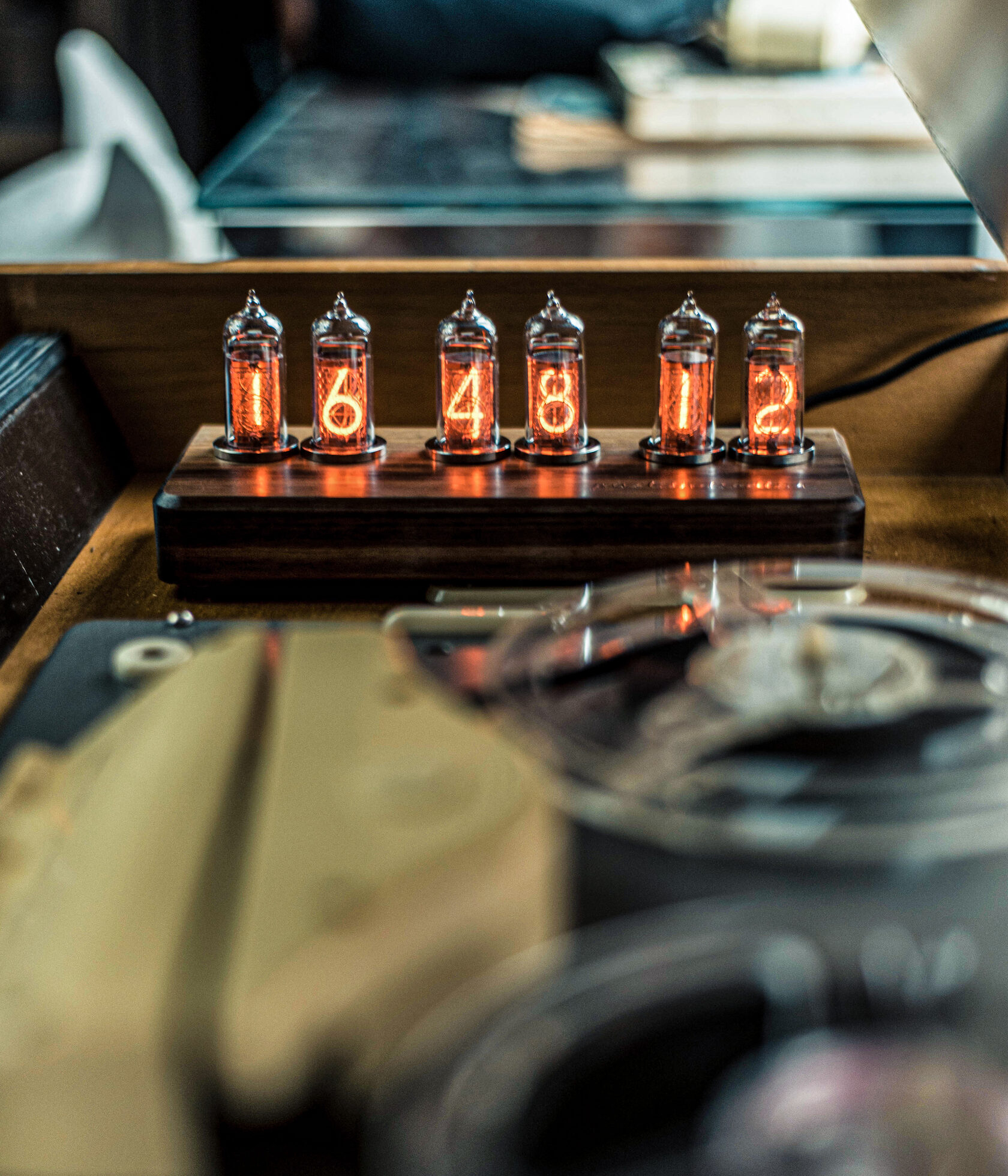 Газоразрядные часы от Past Indicator