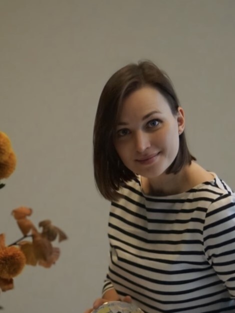  Управление проектами и процессами: Координация кросс-функциональных команд, контроль дедлайнов, управление цепочками поставок, ведение документооборота, работа с массивами информации.    • Финансы и аналитика: Продвинутый пользователь MS Excel (сводные таблицы, консолидация баз данных), расчет юнит-экономики, бюджетирование, планирование непрямых затрат (OPEX), анализ рентабельности.    • Креативный менеджмент: Продюсирование визуальных проектов под ключ, разработка концепций, организация флетлей- и имиджевых съемок.