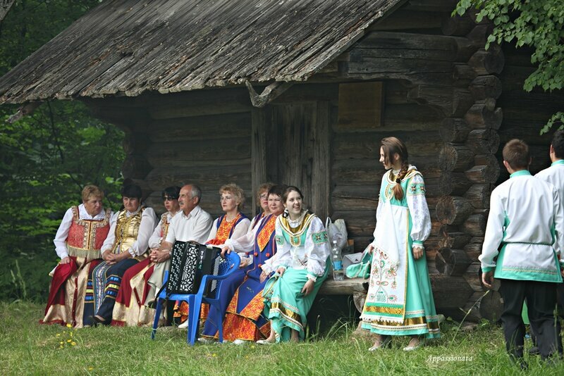 Фото деревенская завалинка