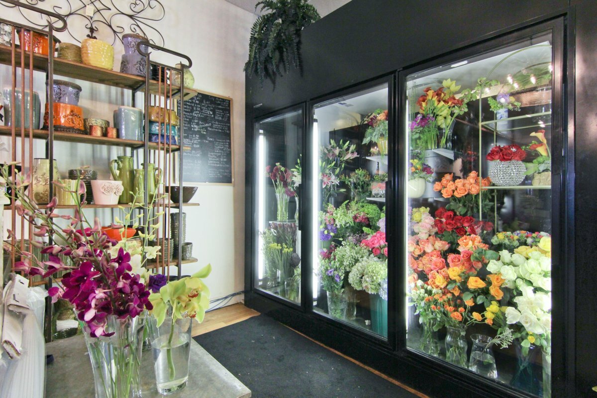 Холодильная витрина для хранения цветов