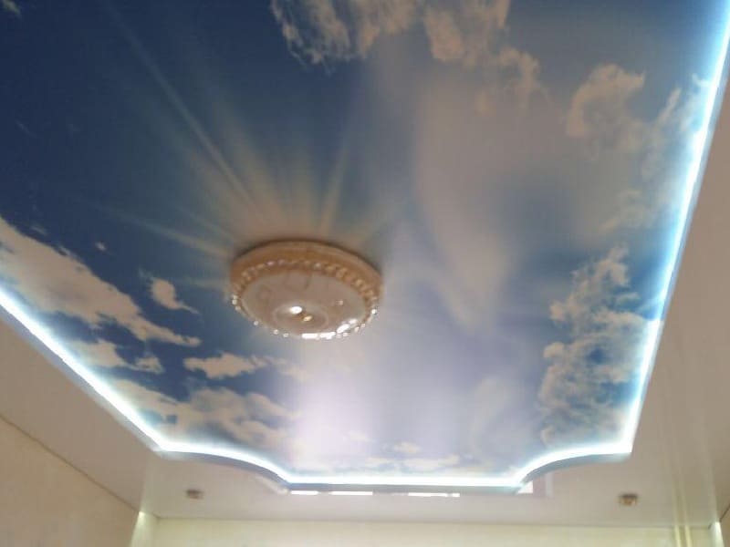 Двухуровневый потолок с подсветкой небо