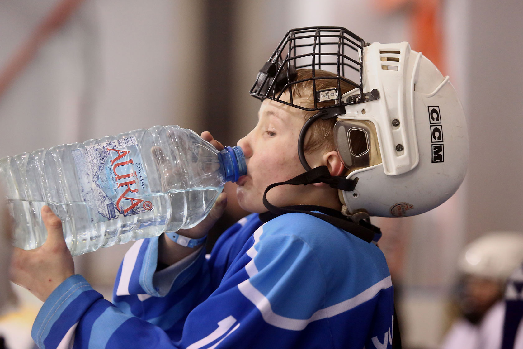 хоккеист пьет