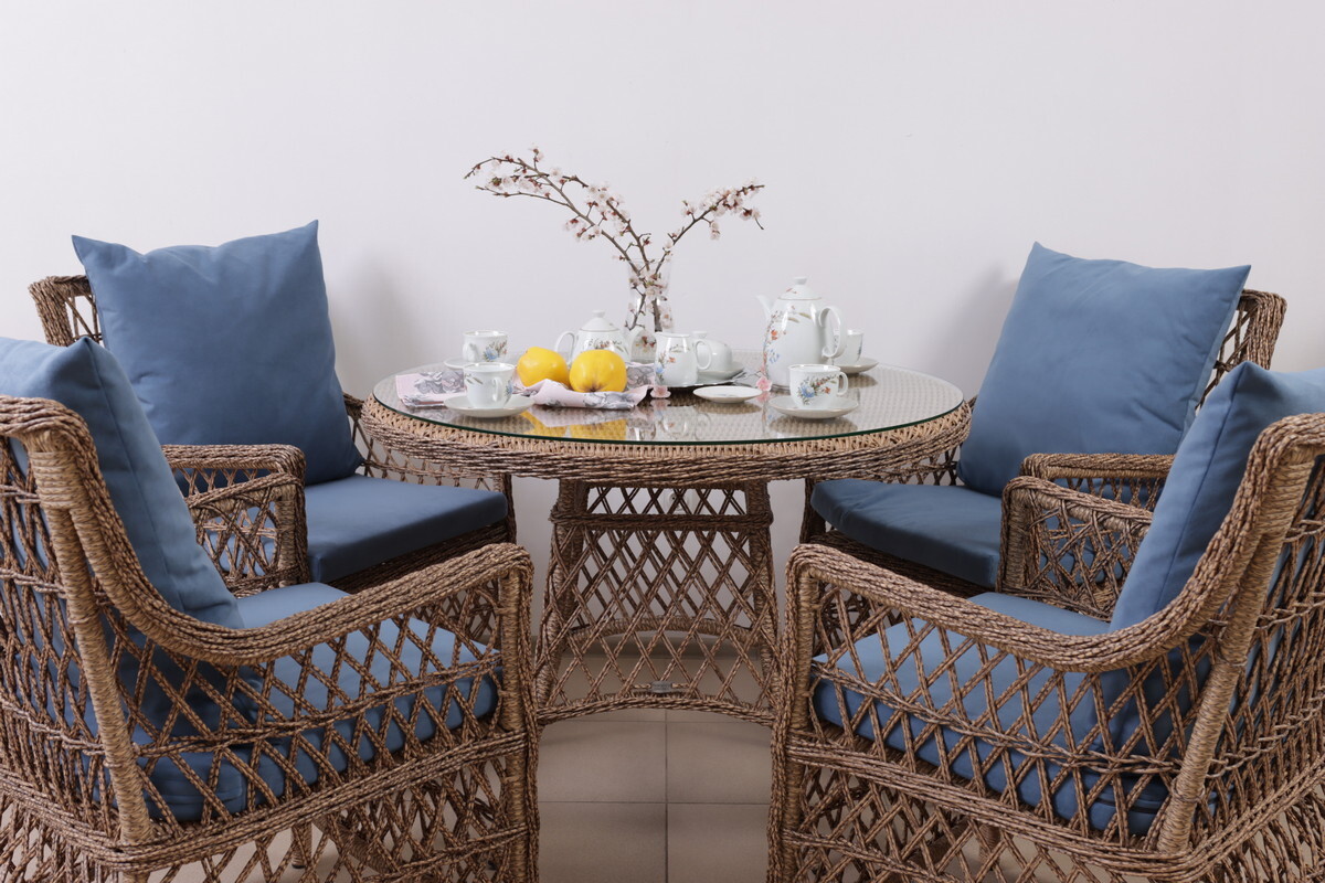 Обеденная группа Гайс для открытых пространств 