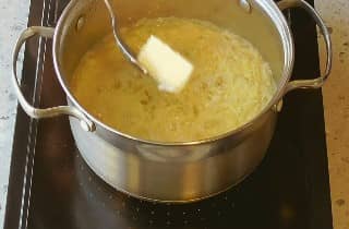 Приготовление творожной запеканки с вермишелью в духовке: шаг 3