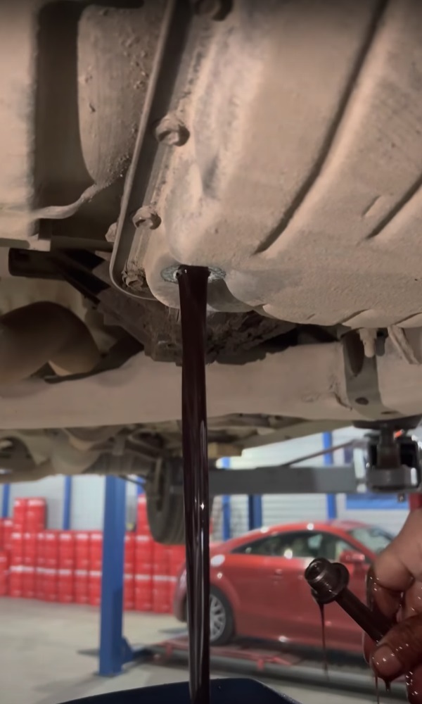 Слив старого масла из АКПП Toyota