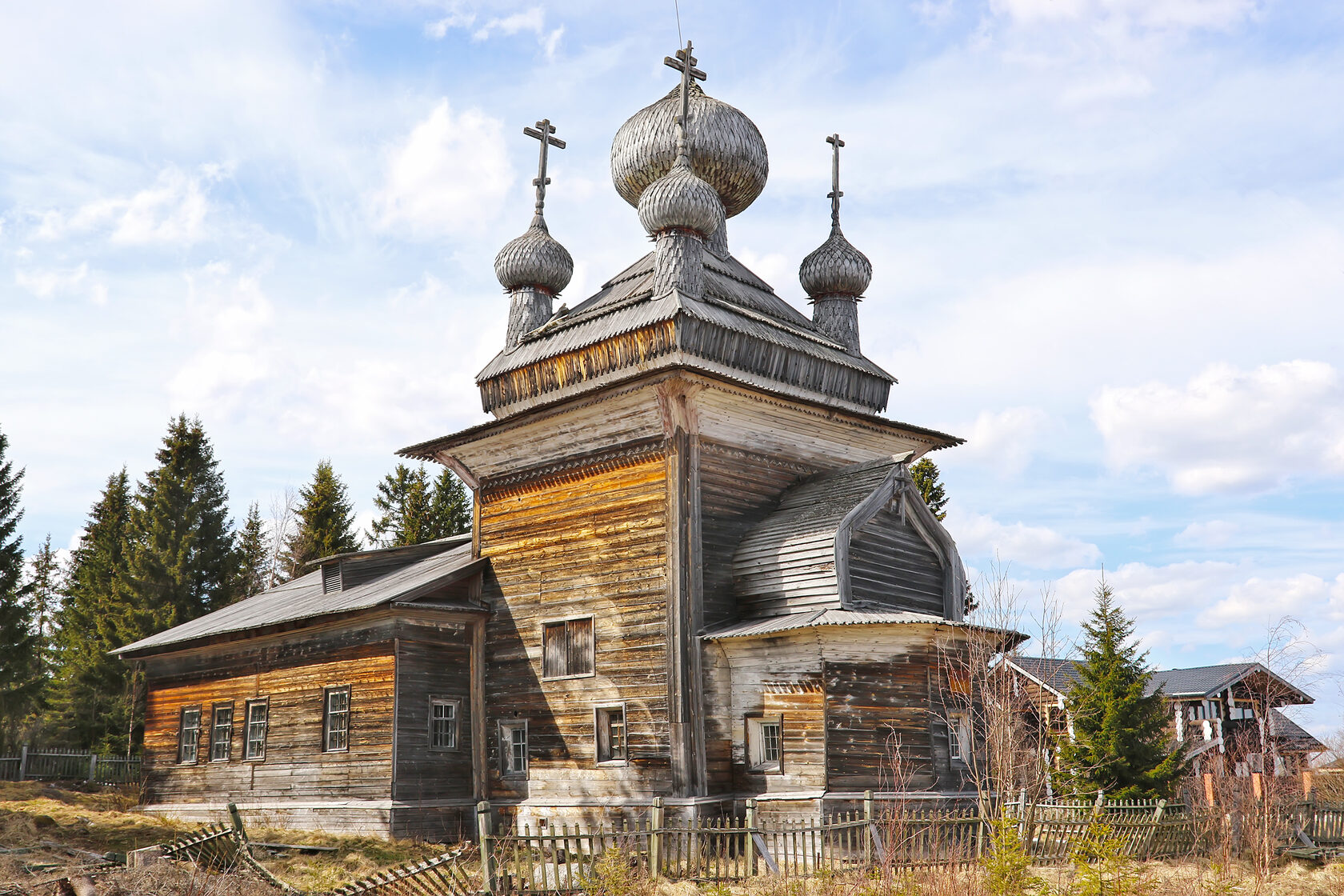 Церковь на белом море. Деревянная Церковь Вирма. Поморские деревянные храмы. Наташино храм деревянный. Томские деревянные церкви.