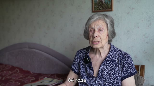 Социальный помощник Юлия Собачкина помогает Наталье Лернер