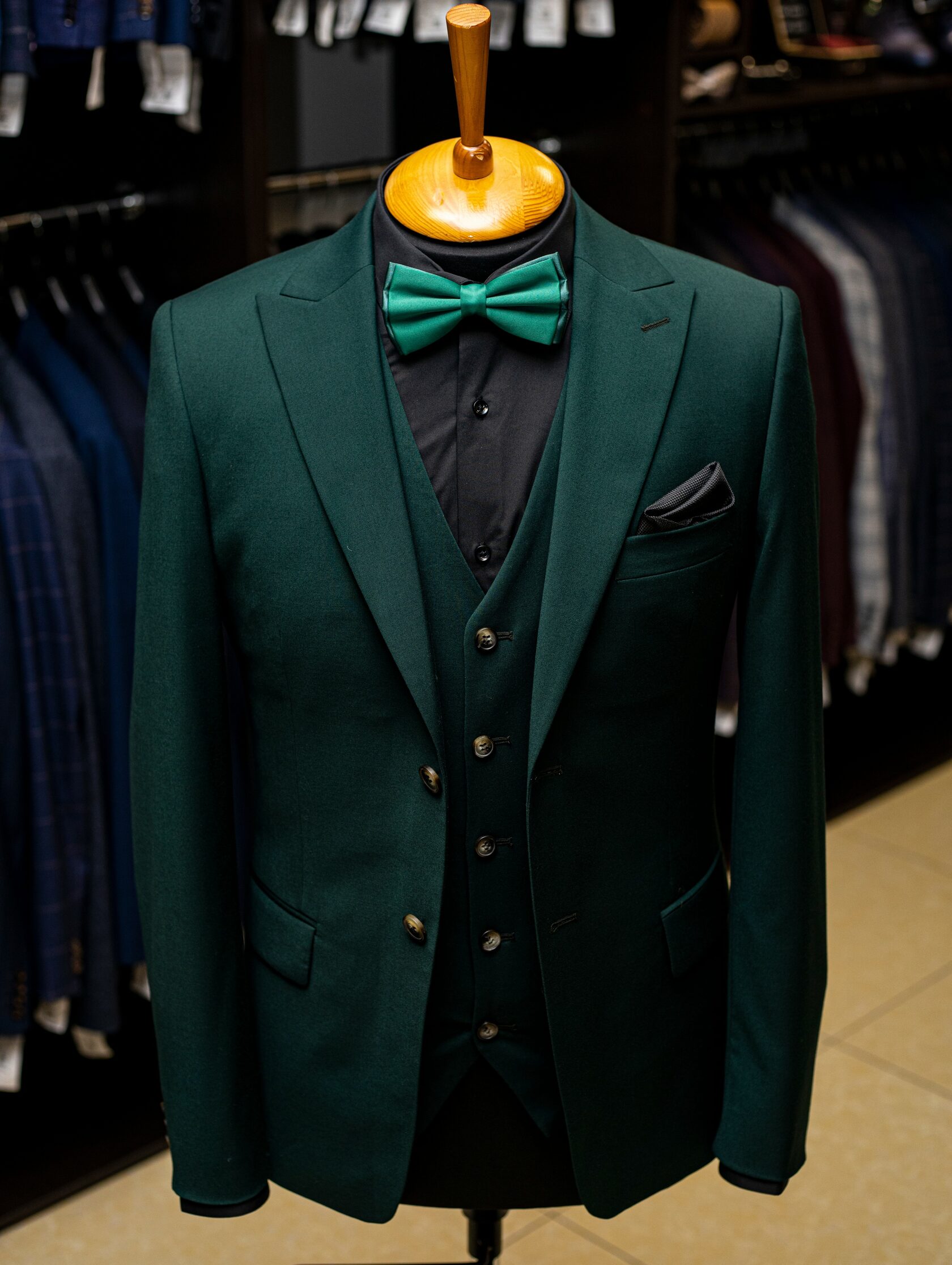 Костюм зелёный мужской