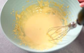 Приготовление американских панкейков на молоке: шаг 2