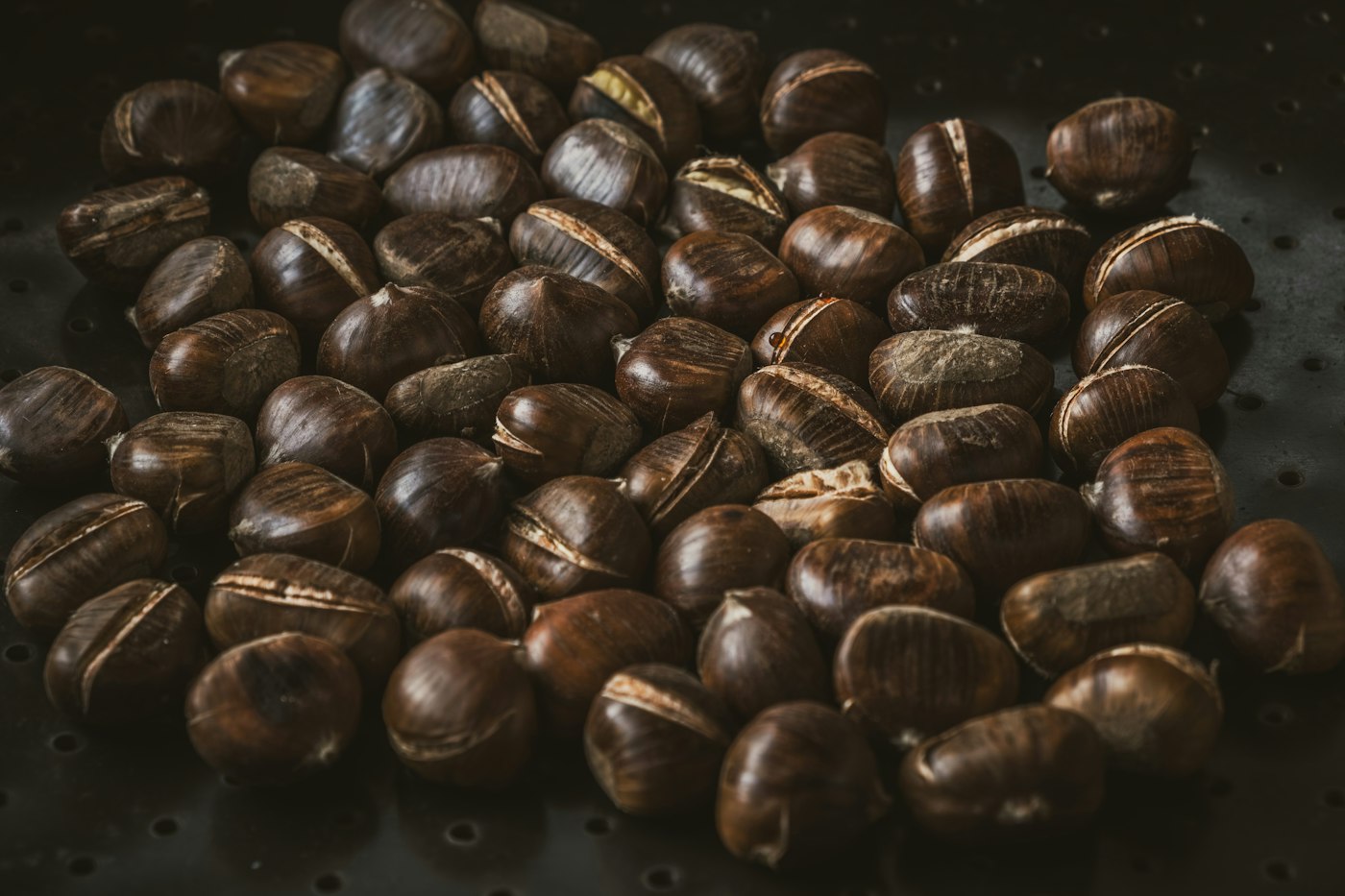 Roasted chestnuts, the traditional snack of the Castanyada