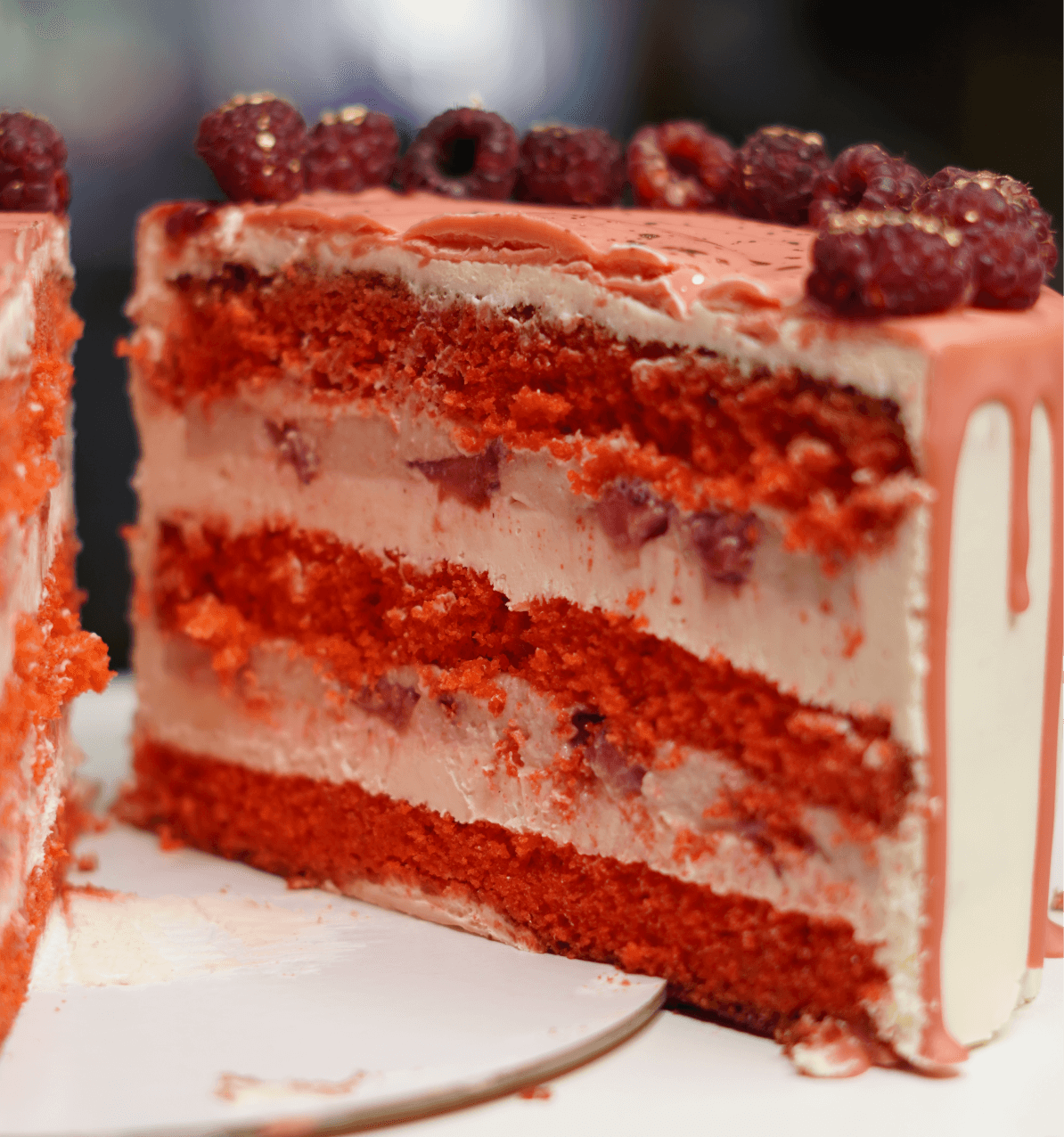 разрез торта и начинка Красный бархат