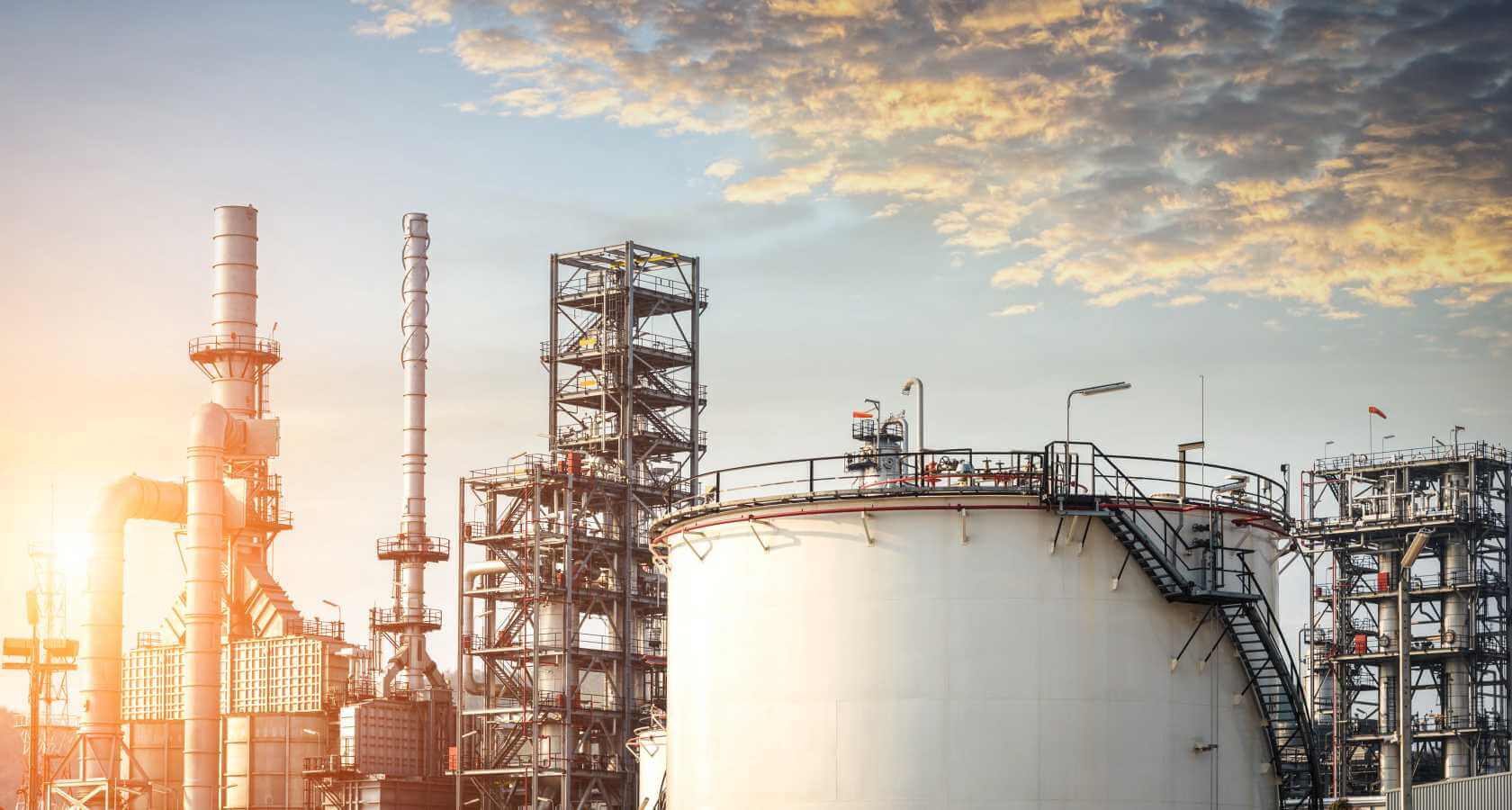 нефть азери лайт. нефтепродукт естественный. резервуары для хранения мазута. нефтепровод «tazama». добыча и транспортировка газа.