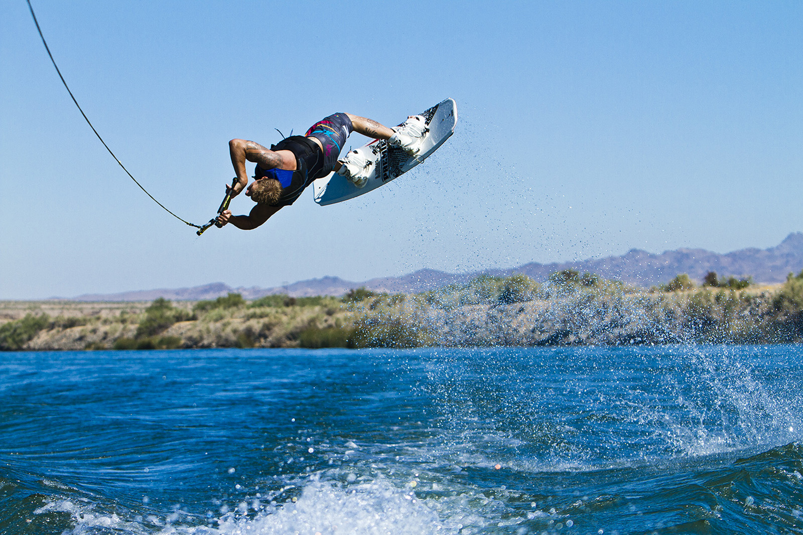 3 water sports. Вейкбординг. Вайтборд. Вейкборд спорт. Экстрим на воде.