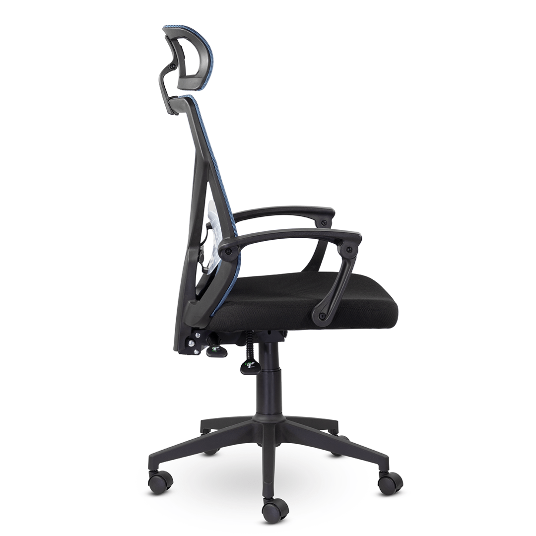 Офисное кресло для работы за компьютером