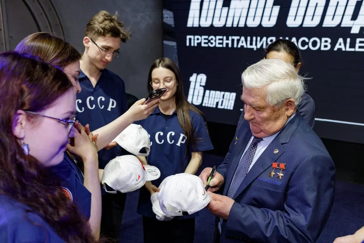 В Музее космонавтики представили часы к юбилею полёта Юрия Гагарина