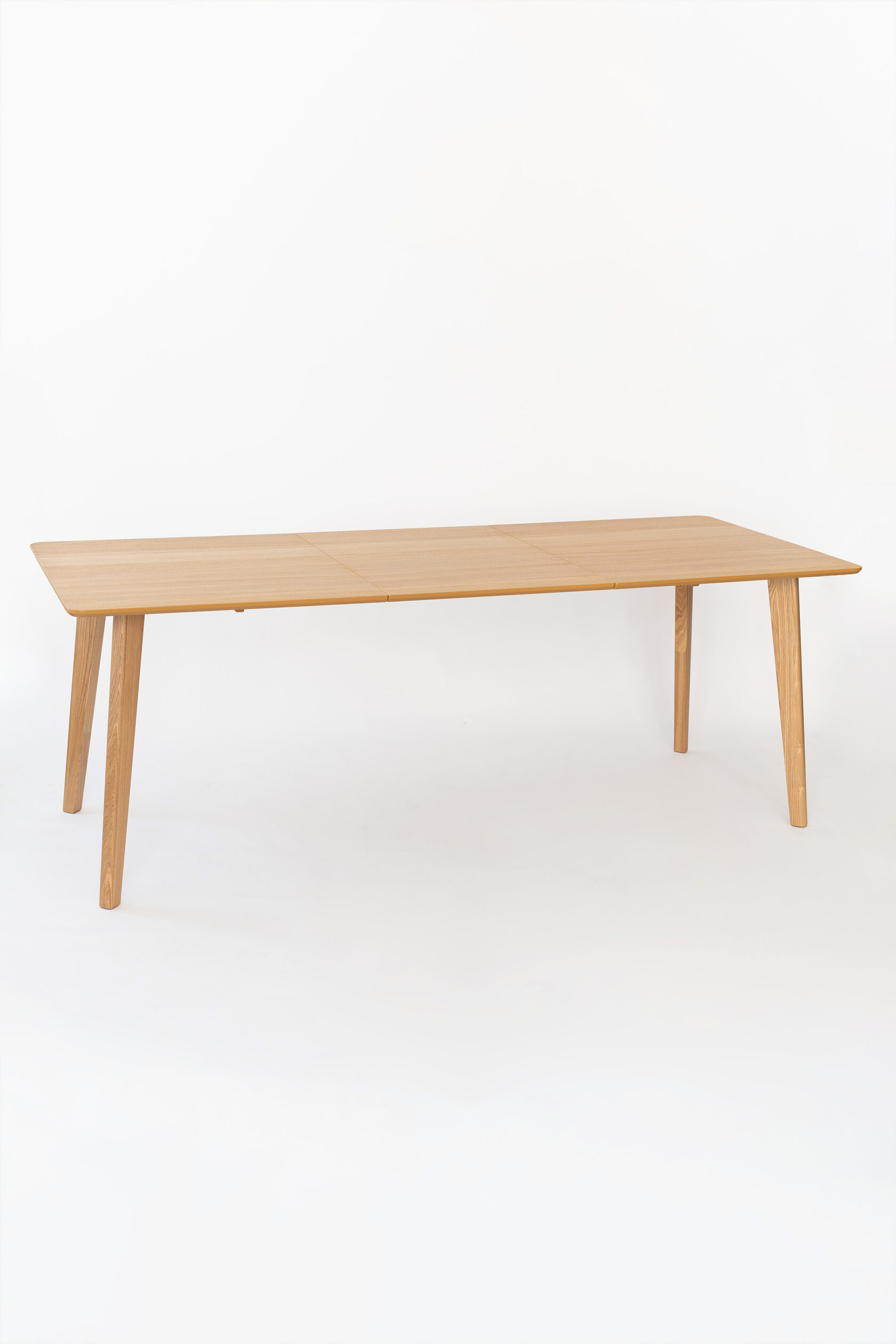 Раскладной стол Нордик Дуб купить в интернет-магазине LAGOM