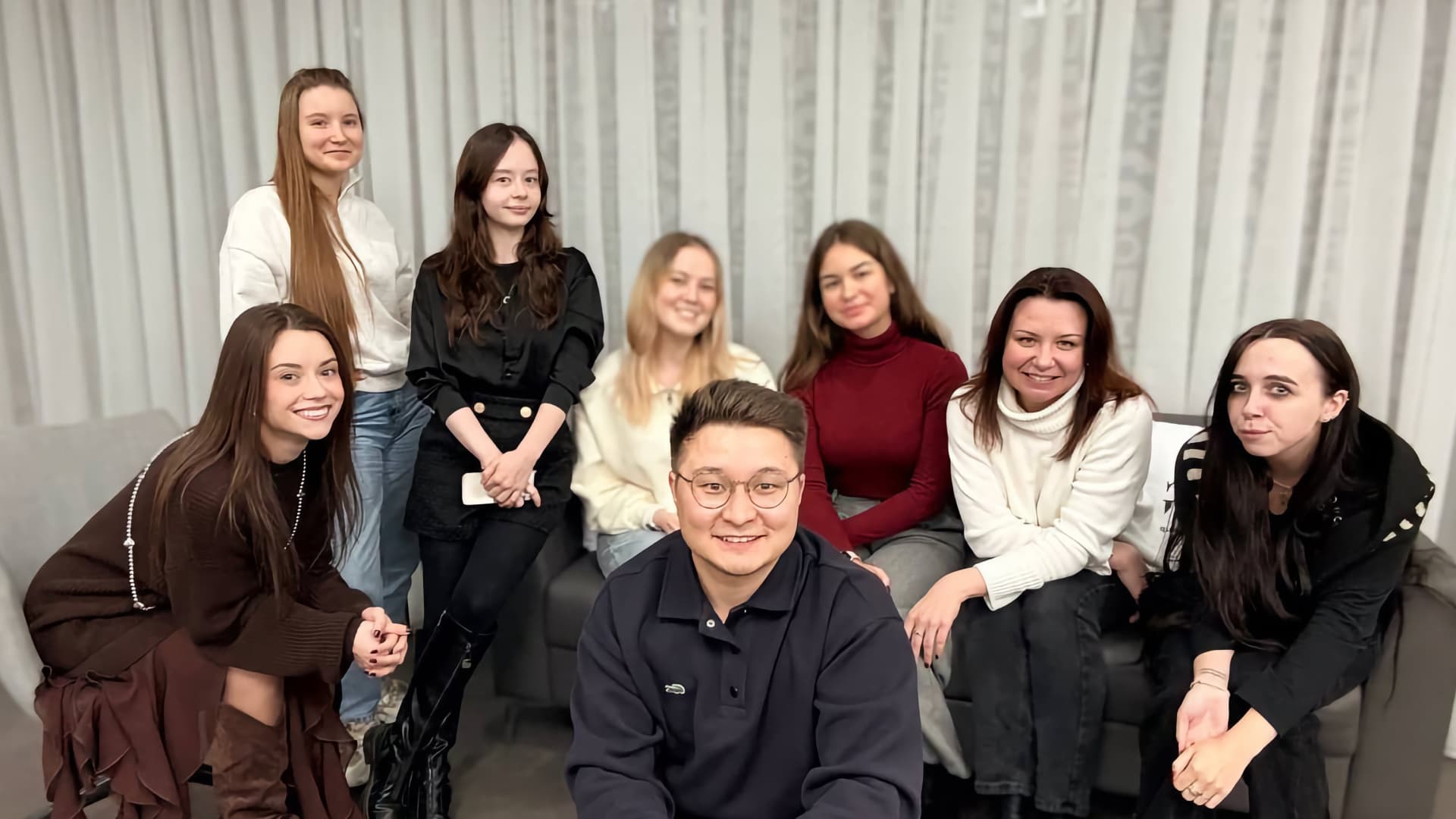 Студенты и преподаватели Liberford играют в юридическую настольную игру «Прецедент», обсуждая реальные кейсы Верховного Суда России