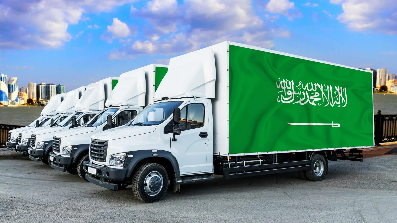 Автомобили с продовольственными товарами в Саудовской Аравии