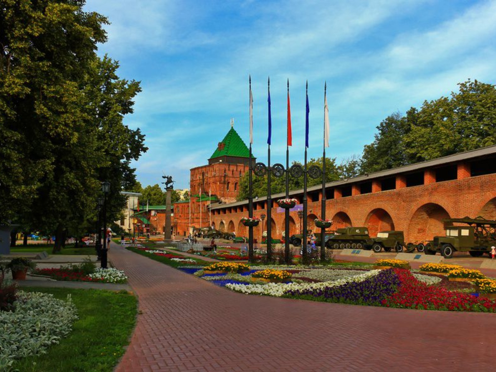 Нижний новгород кремль фото. Нижегородский Кремль Нижний Новгород. Нижегородский Кремль музей. Аллея славы Нижний Новгород Кремль. Нижний Новгород Кремль внутри.