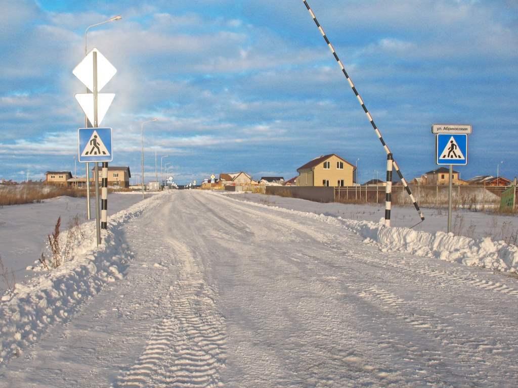 Поселки тюмени. КП озеро большое Тюмень. Коттеджный поселок озеро большое Тюмень. Новая земля зеленые холмы Тюмень. Тюмень деревня.