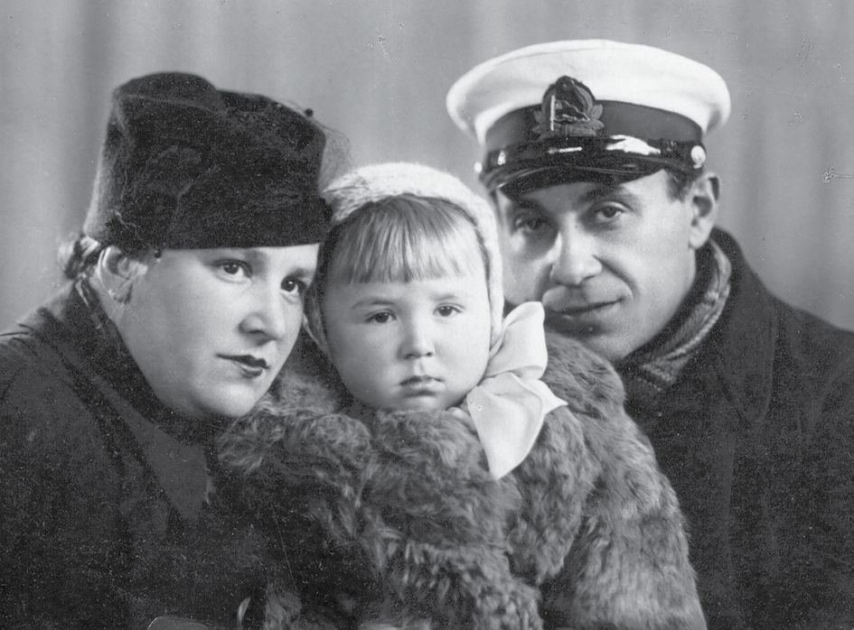Антонина, Николай и Саша Архангородские, 1941., г. Ленинград