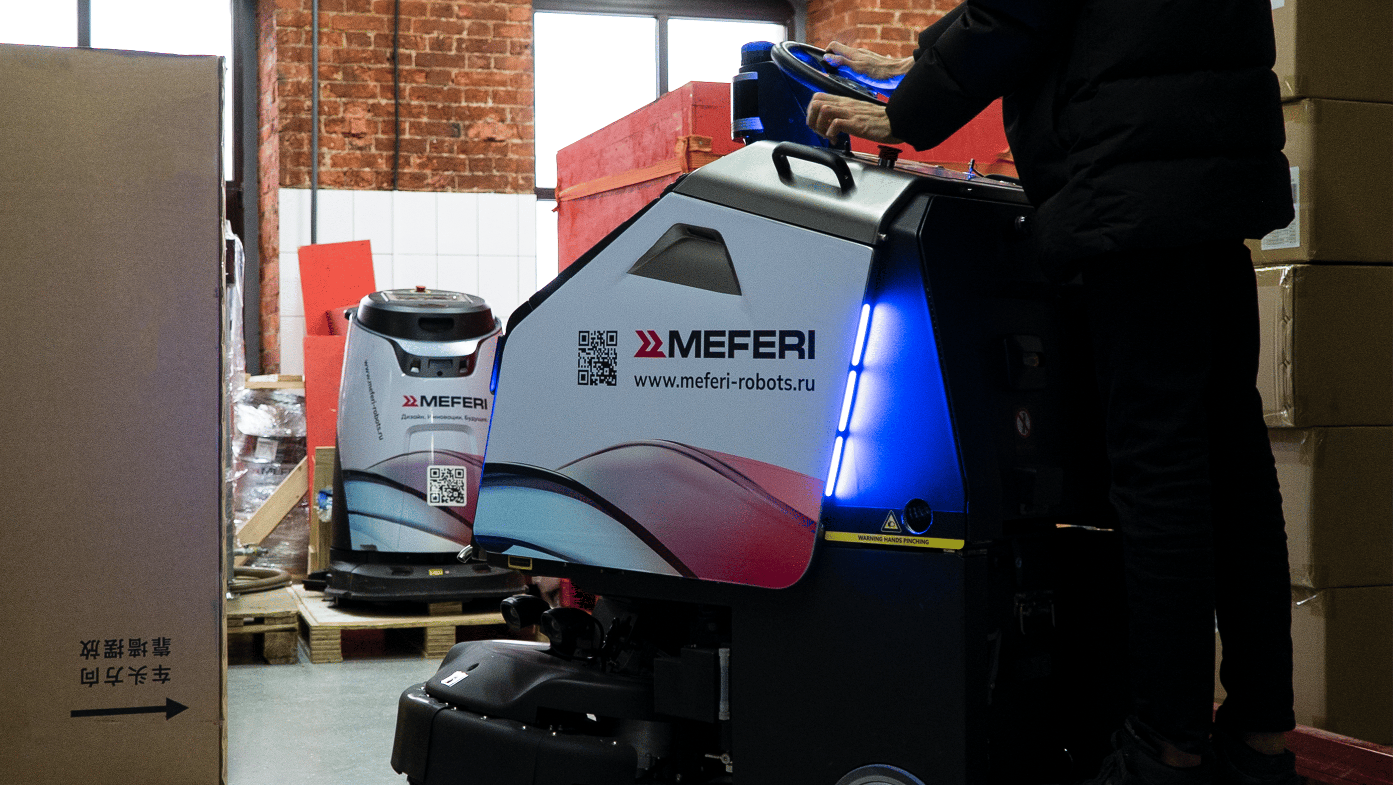 Демонстрация роботов в шоуруме MEFERI в Москве